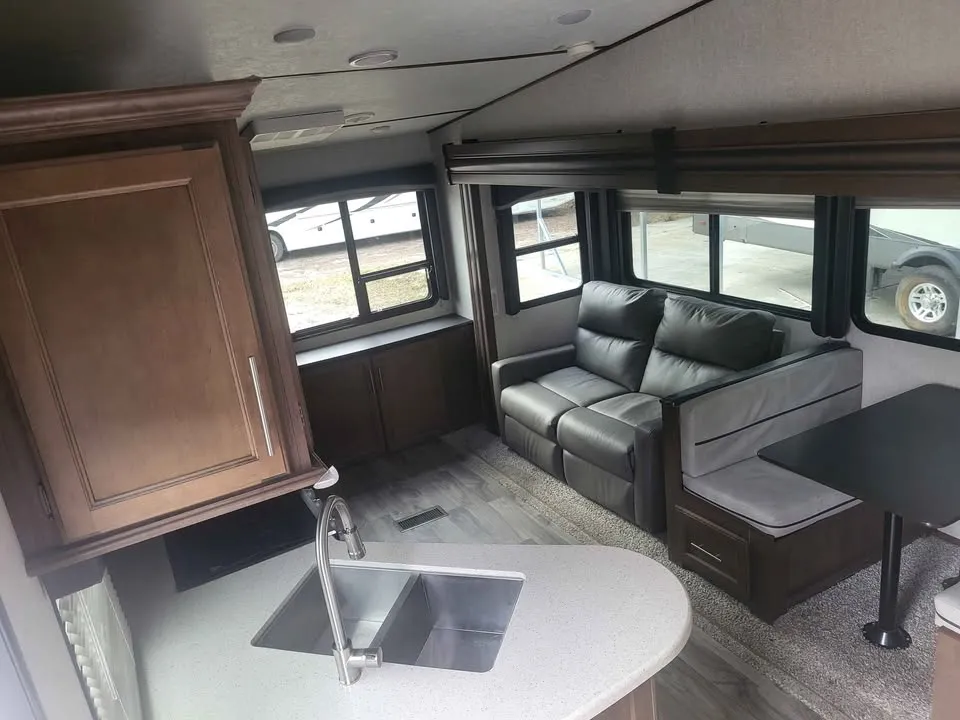 2019 Keystone RV Cougar USED  KEYSTONE 25RSWE - Photo 4