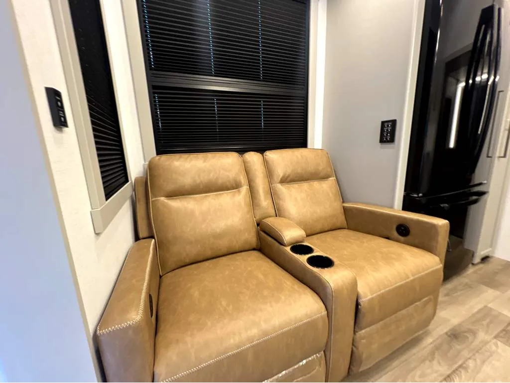 2026 Brinkley Model G 3520, Photos photo 6