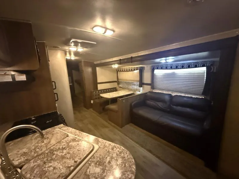2015 Cruiser RV Radiance 31DSBH - Photo 4