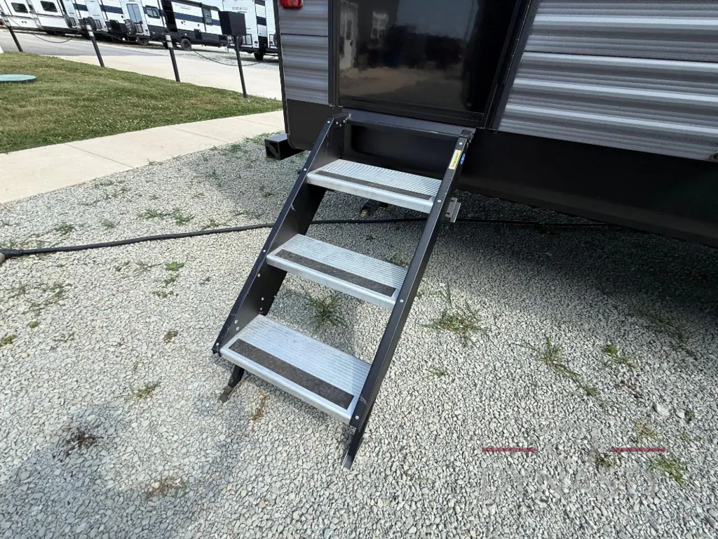 2027 Coachmen Catalina Legacy Edition 333DBDSCK, Photos photo 12