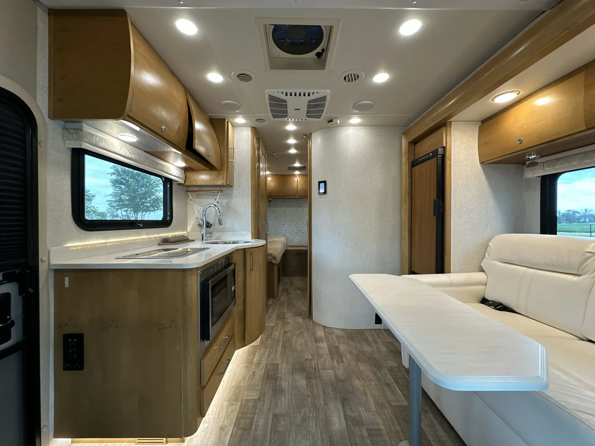 2019 Tiffin Wayfarer 24 FW — living area main