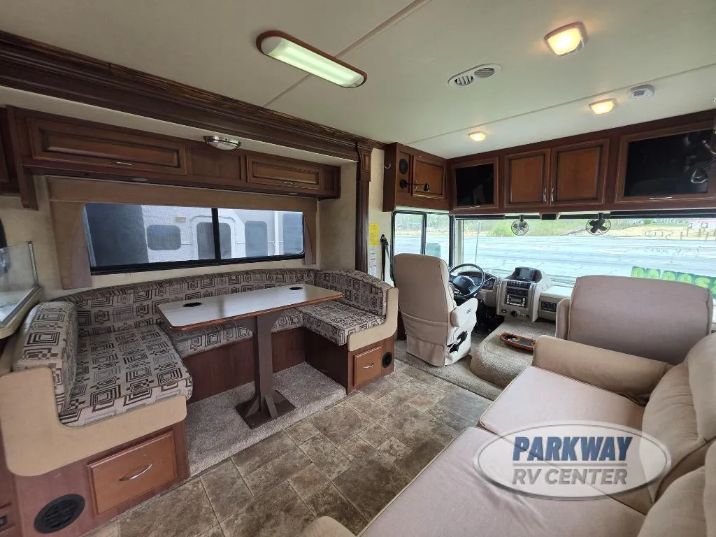 2011 Fleetwood RV Bounder 33U - Photo 3