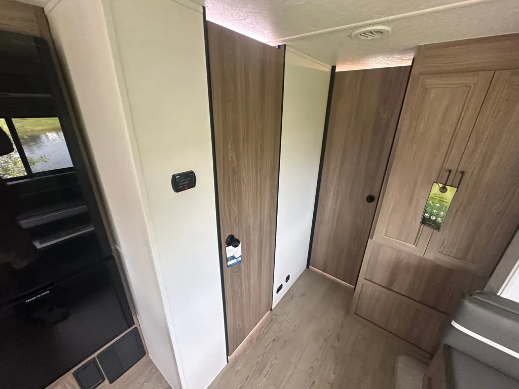 2026 Coachmen Freedom Express Select 30SE, Photos photo 28