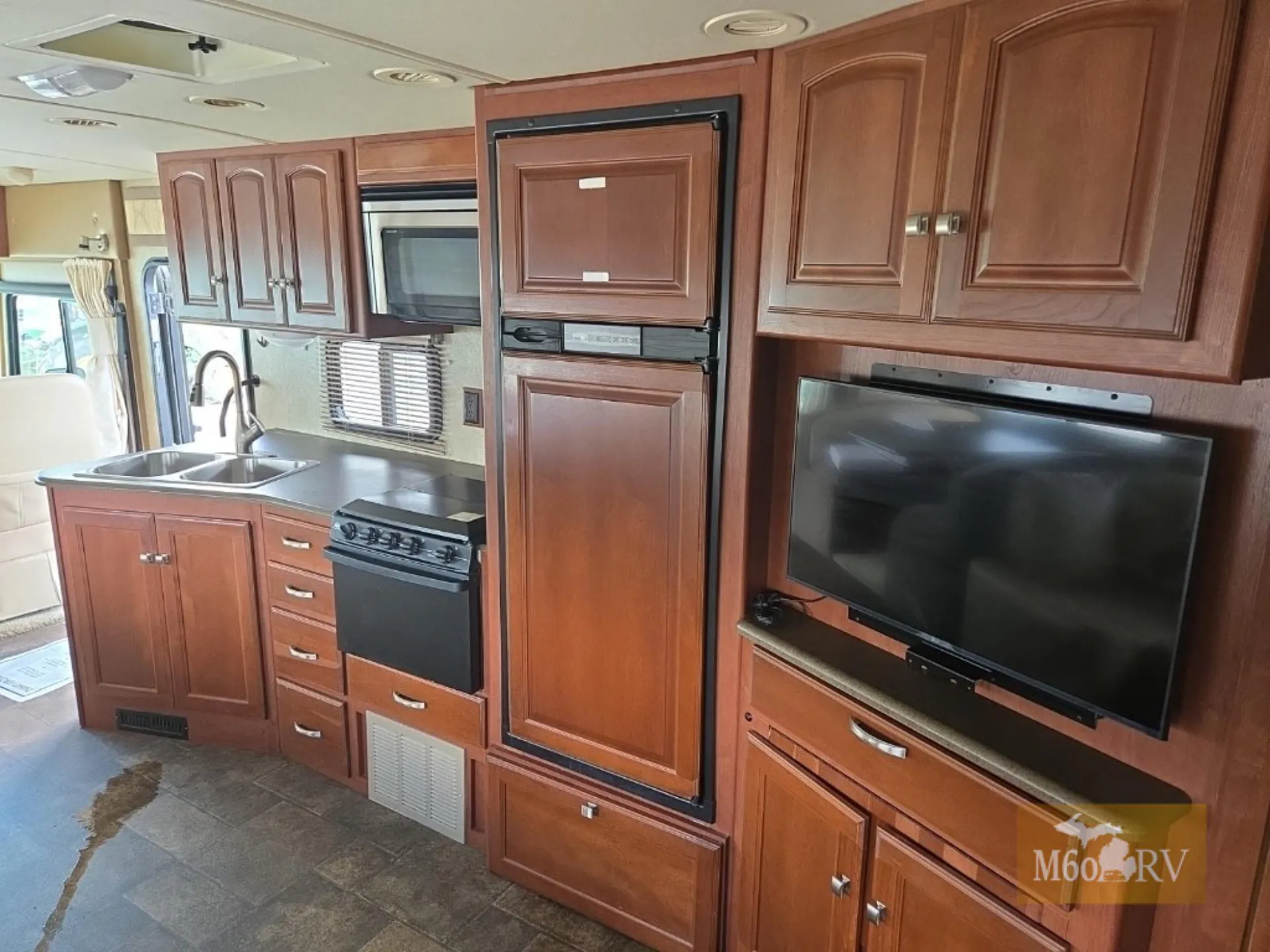 2013 Winnebago Vista 35F - Photo 3