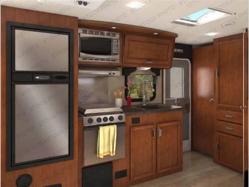 2017 Lance Lance Travel Trailers Used    1995 - Photo 4