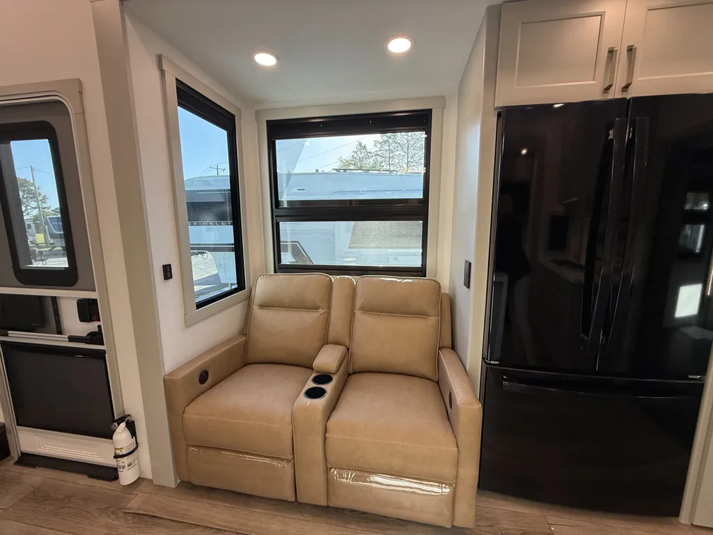 2026 Brinkley Model G 3520, Photos photo 17