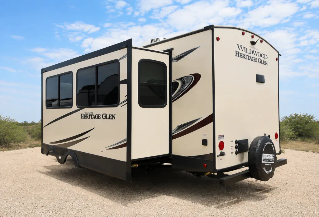 2020 Forest River Wildwood Heritage Glen 283RK dealer photo 3 from San Antonio RVs