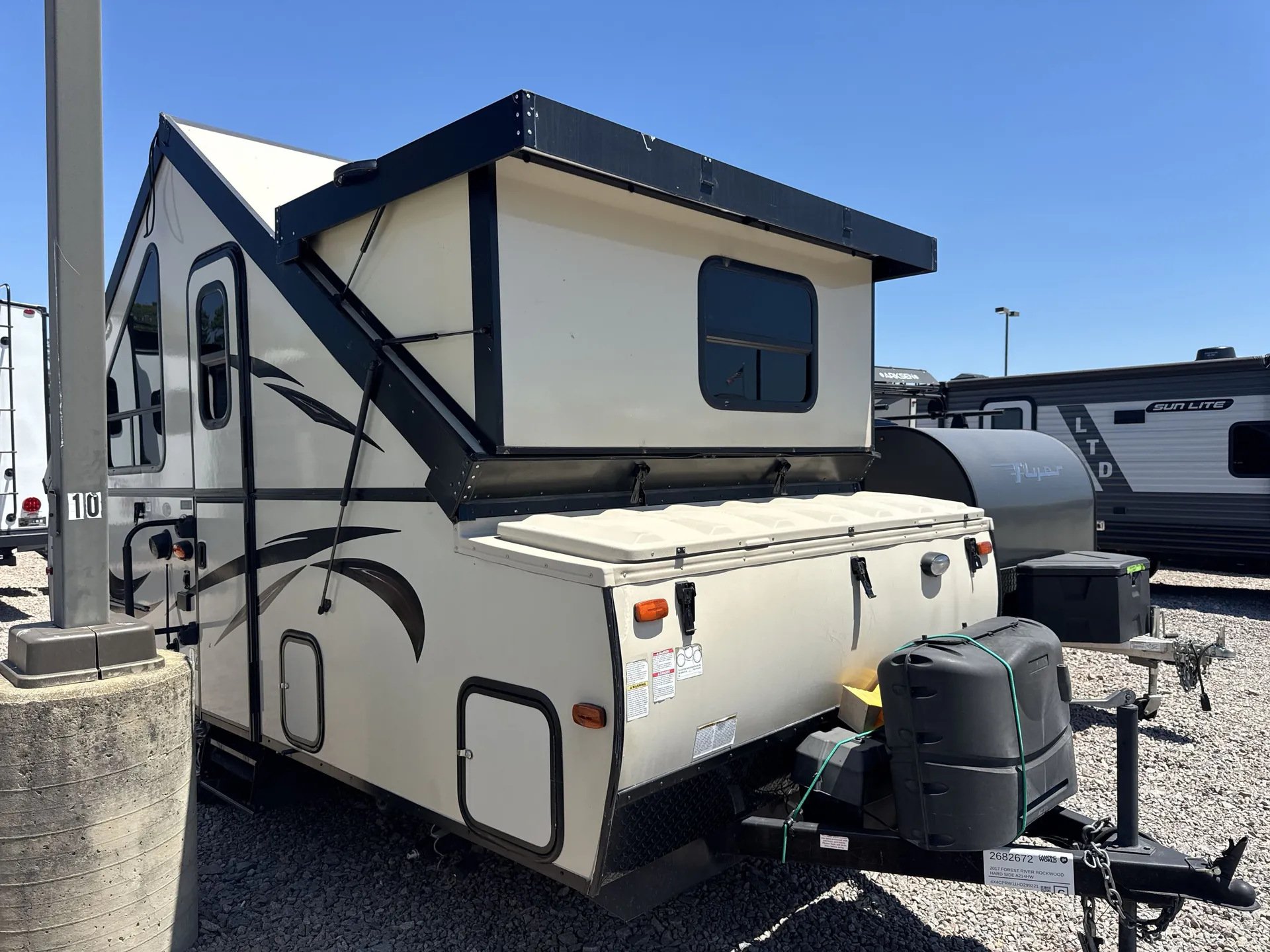 2017 Forest River Rockwood Hard Side A214HW - Photo 2