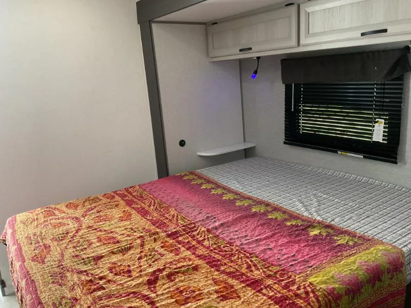 2027 Coachmen Catalina Legacy Edition 333DBDSCK, Photos photo 8