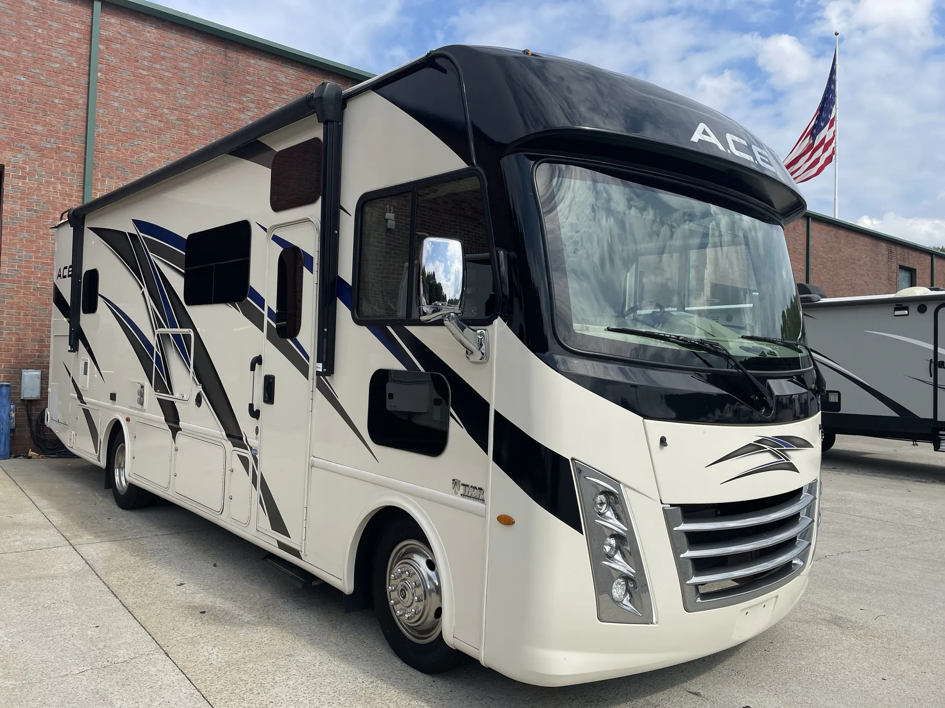 2022 Thor Motor Coach A.C.E 30.3 - Photo 2
