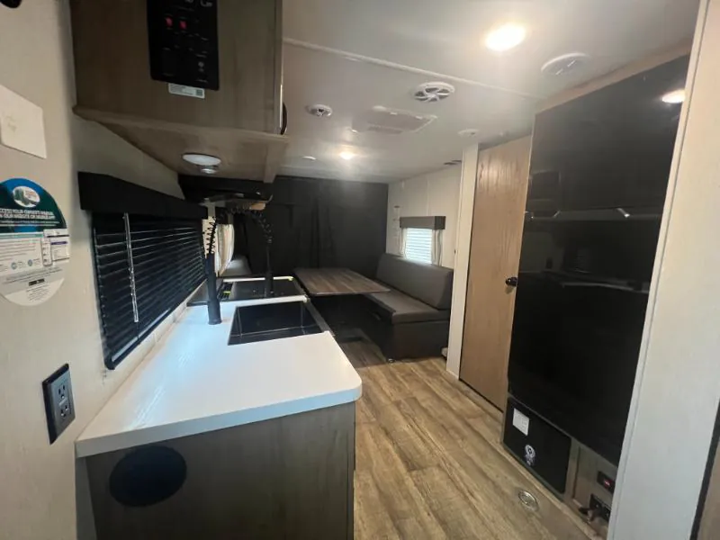 2024 Forest River Cherokee Grey Wolf 22RR — Photo 6