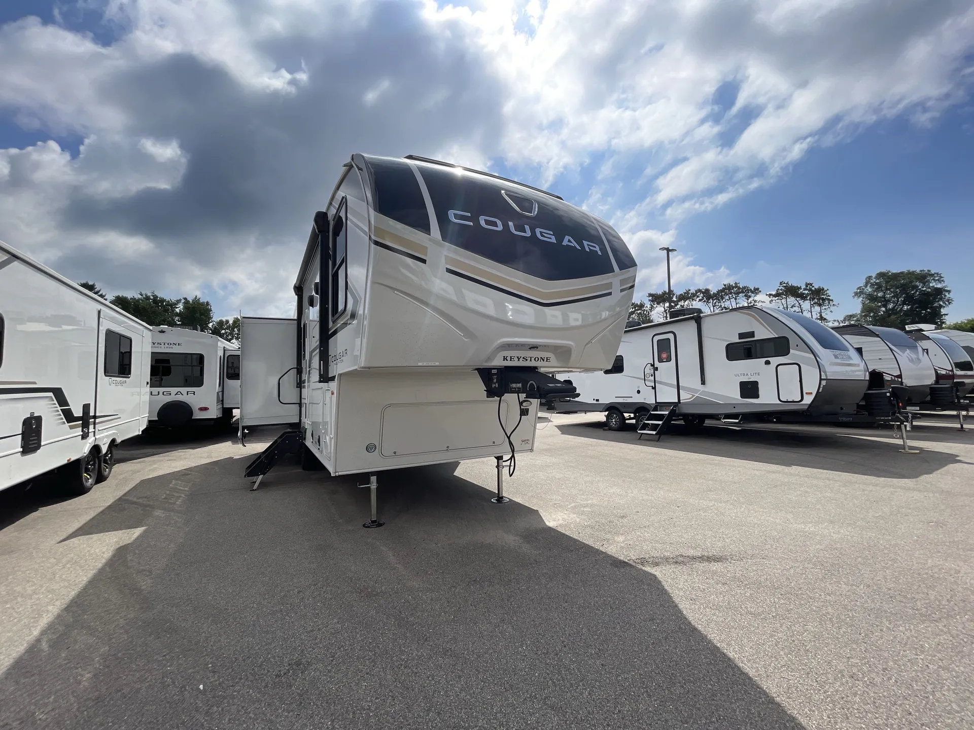 2026 Keystone Cougar Half-Ton 27SGS - Photo 2