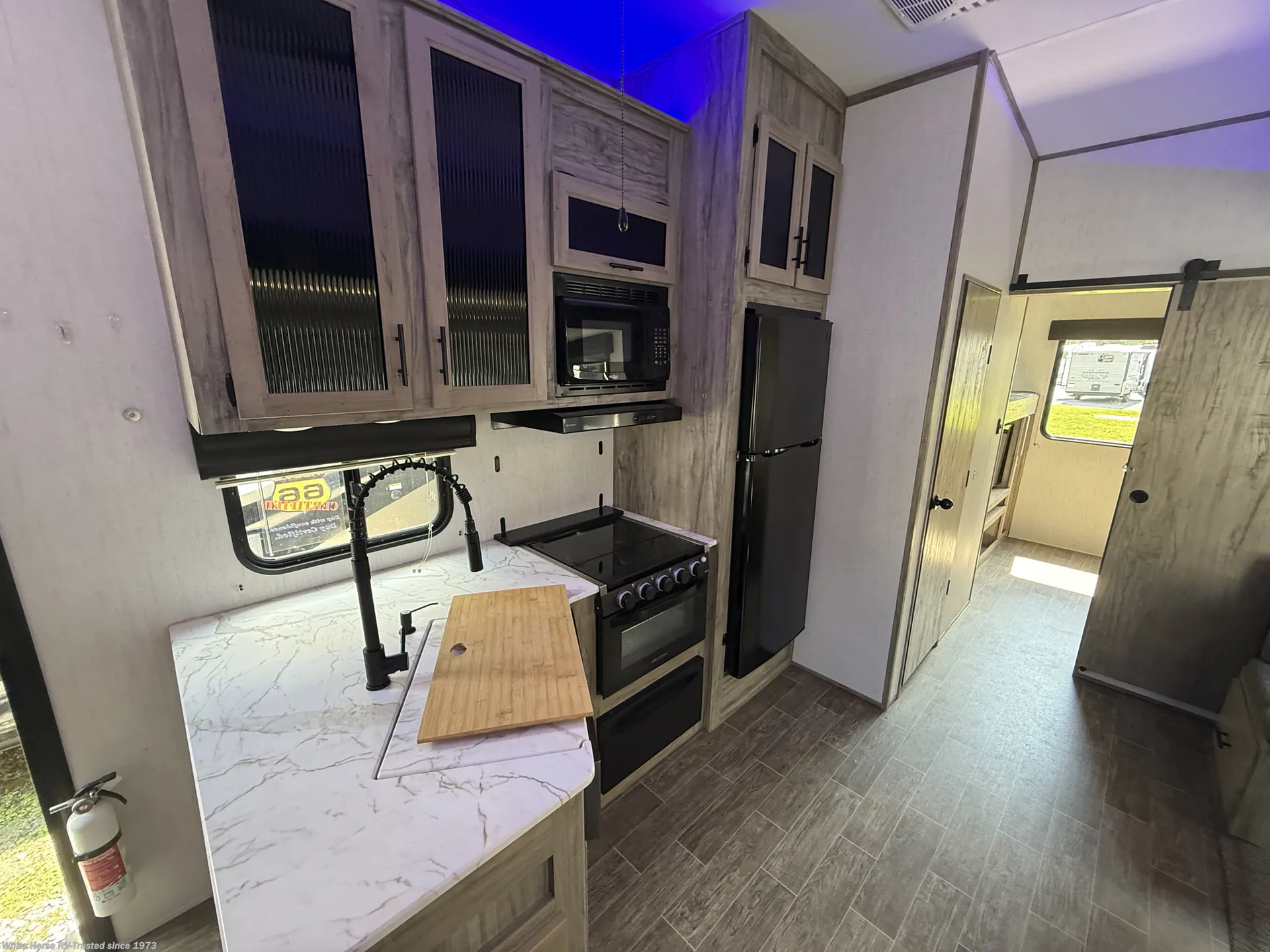 2022 Forest River Cherokee Arctic Wolf 321BH — Photo 6
