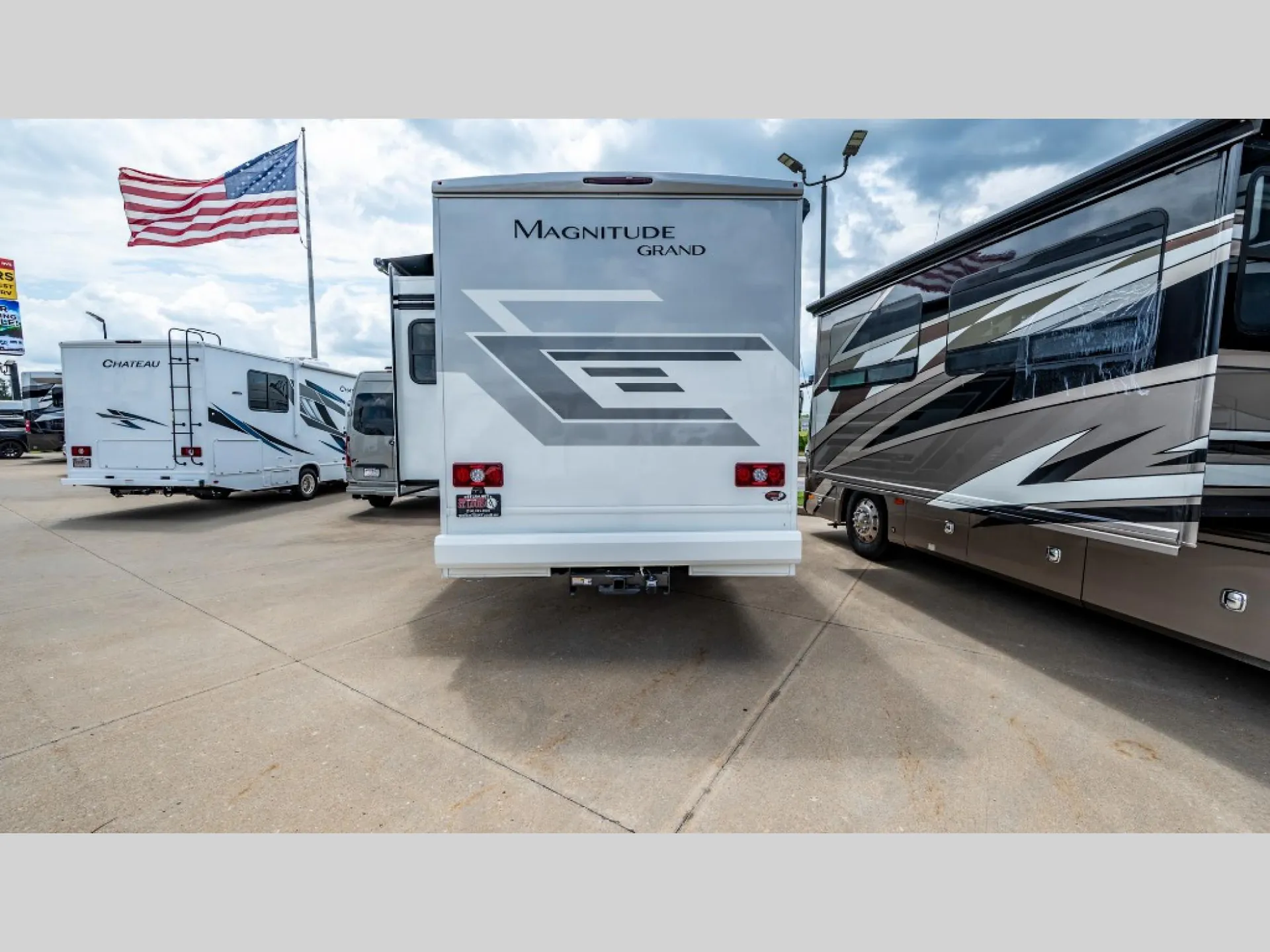 2026 Thor Motor Coach Magnitude GRAND 4x4 S29 - Photo 4