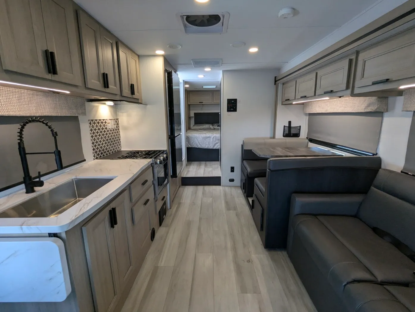 2025 Forest River Sunseeker LE 2850SLE — Photo 7