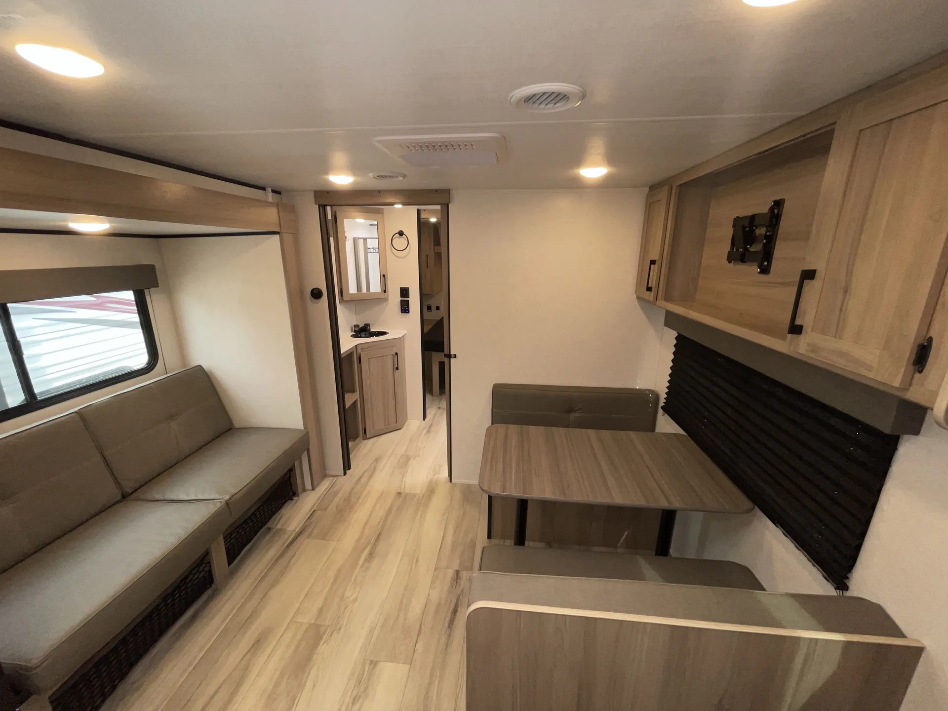 2025 Keystone Coleman Light 21RX — living area main