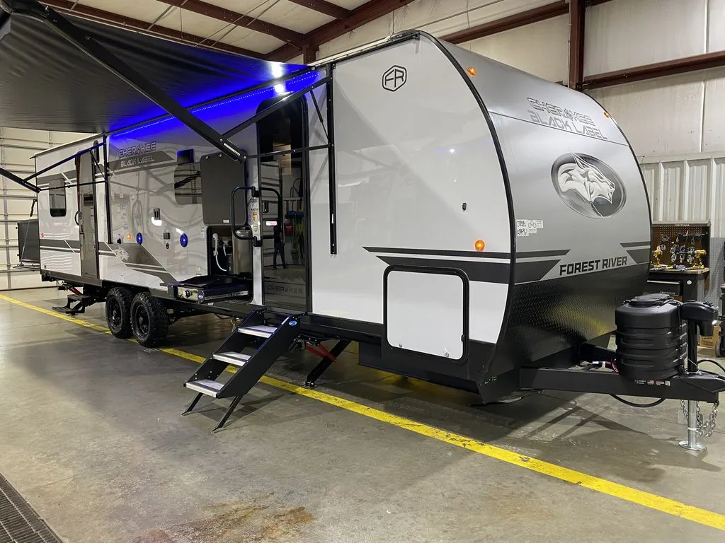 2026 Forest River Cherokee Grey Wolf Black Label 27RRBL - Photo 3