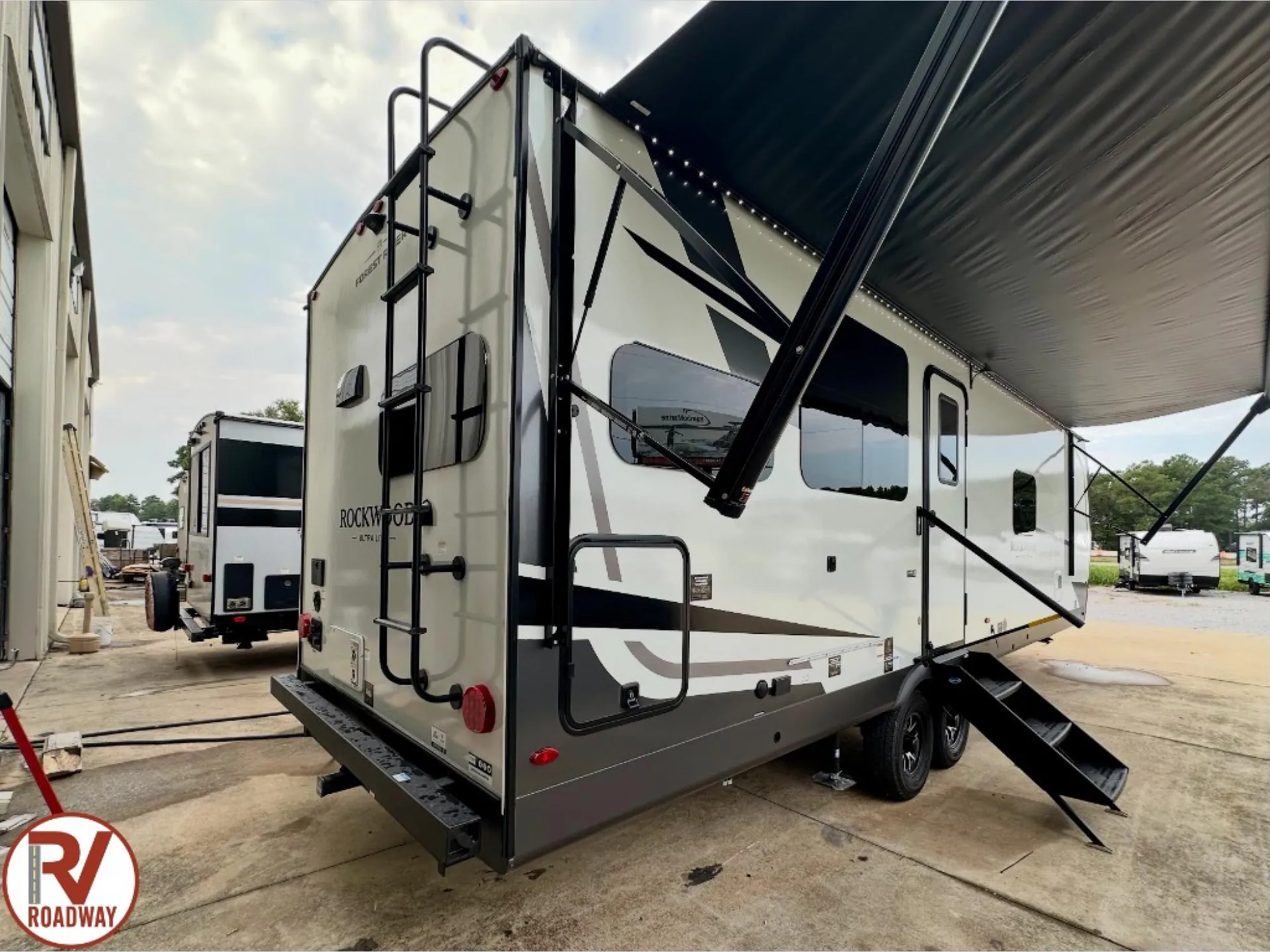 2027 Forest River Rockwood Ultra Lite 2711RK - Photo 3