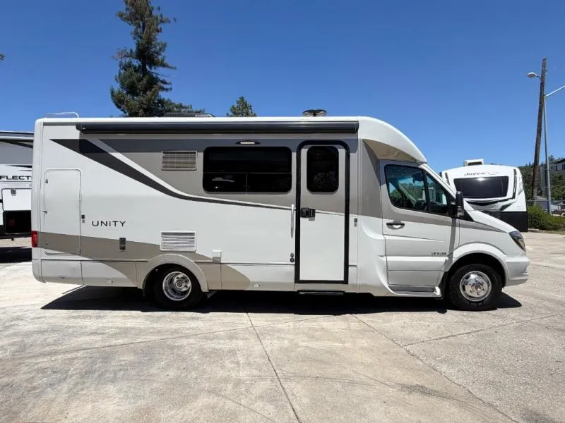 2017 Leisure Travel Unity 24MB - Photo 4