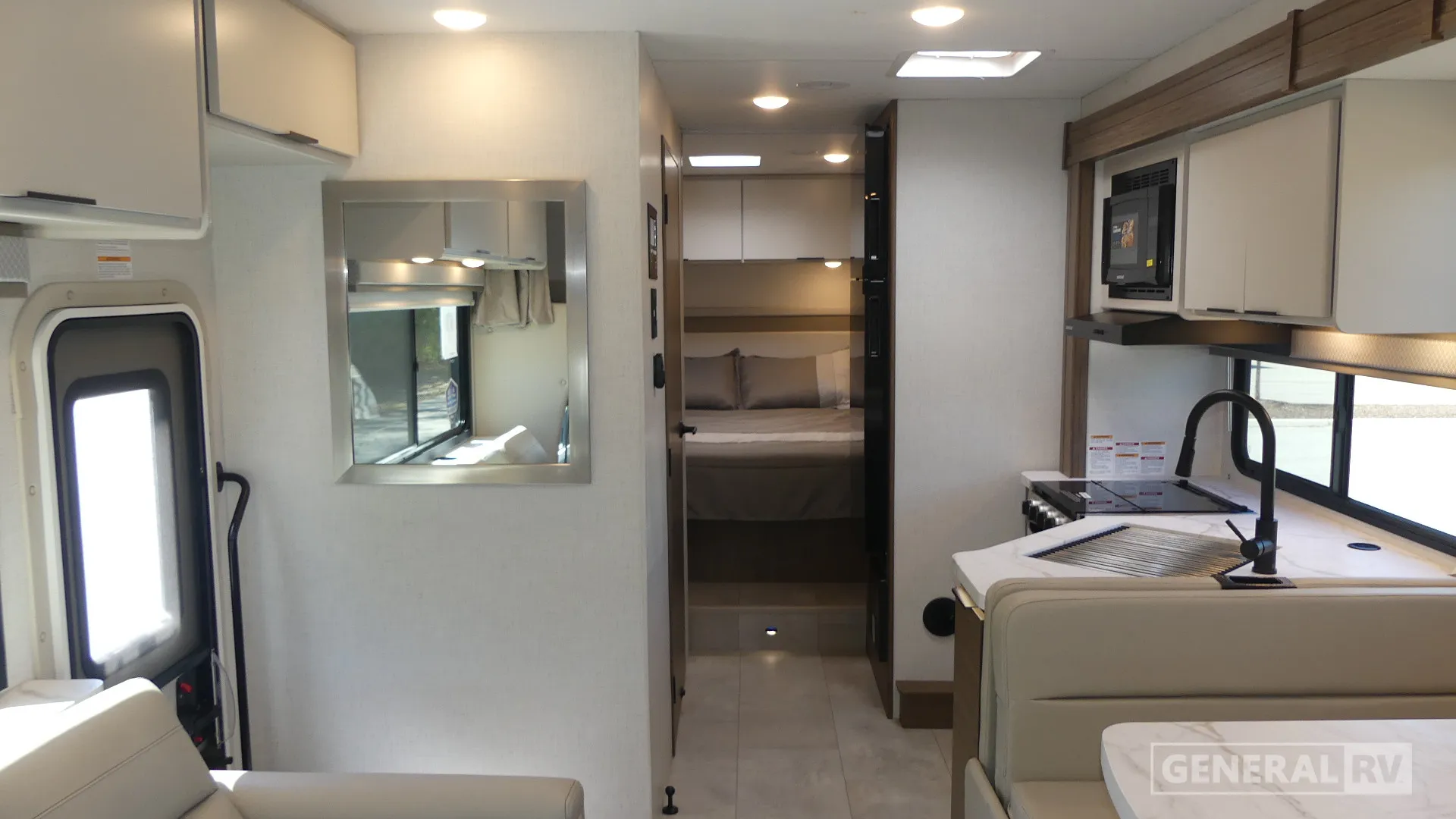 2026 Thor Motor Coach Pasadena SE SE28 - Photo 3