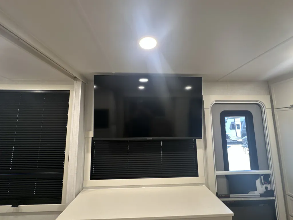 2026 Brinkley Model I 235, Photos photo 6