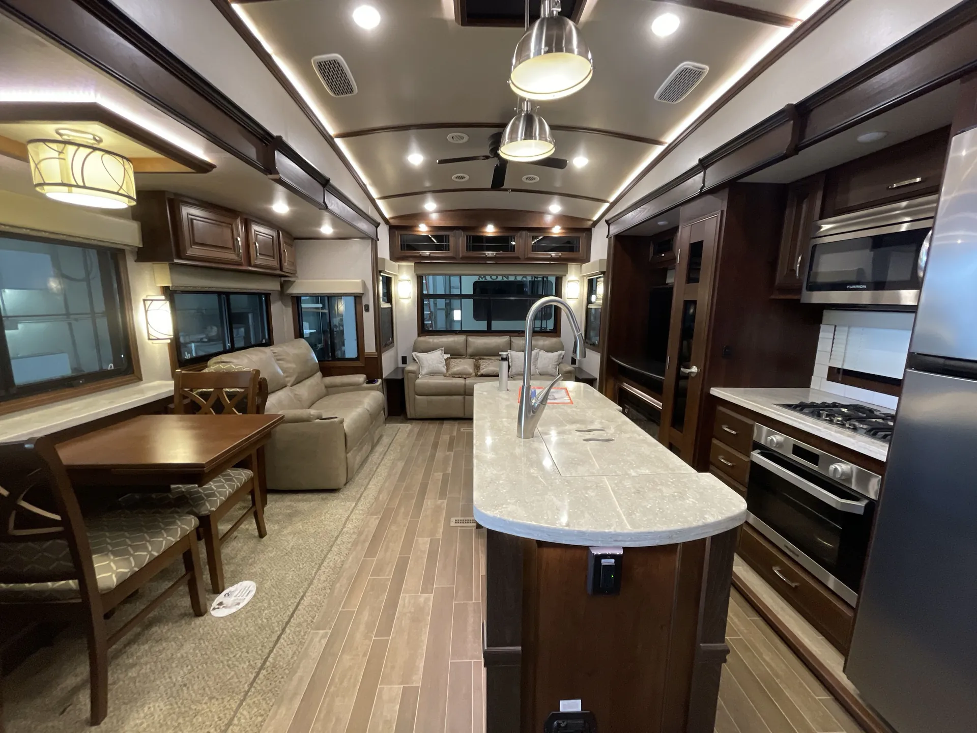 2020 Jayco Pinnacle 36SSWS — living area main