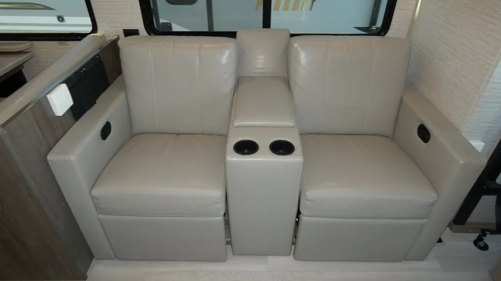 2022 Winnebago Vista 32M, Photos photo 15