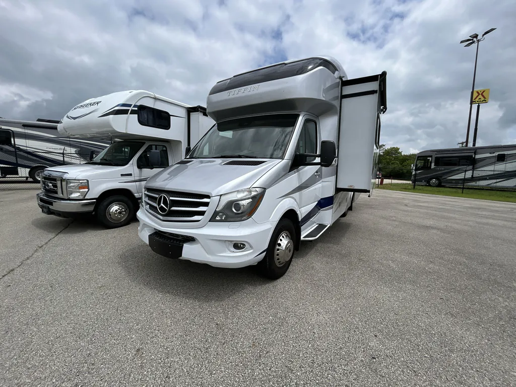 2018 Tiffin Wayfarer 24 QW, Photos photo 5