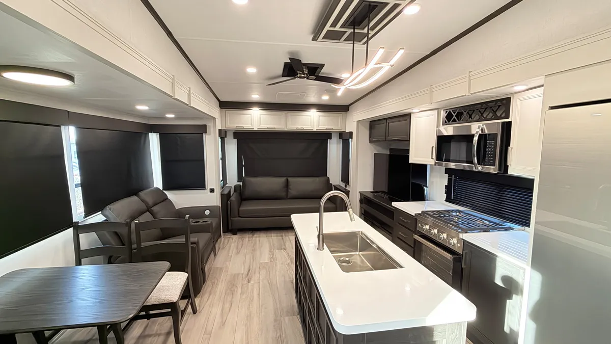 2026 Keystone Arcadia 3260RL - Photo 3