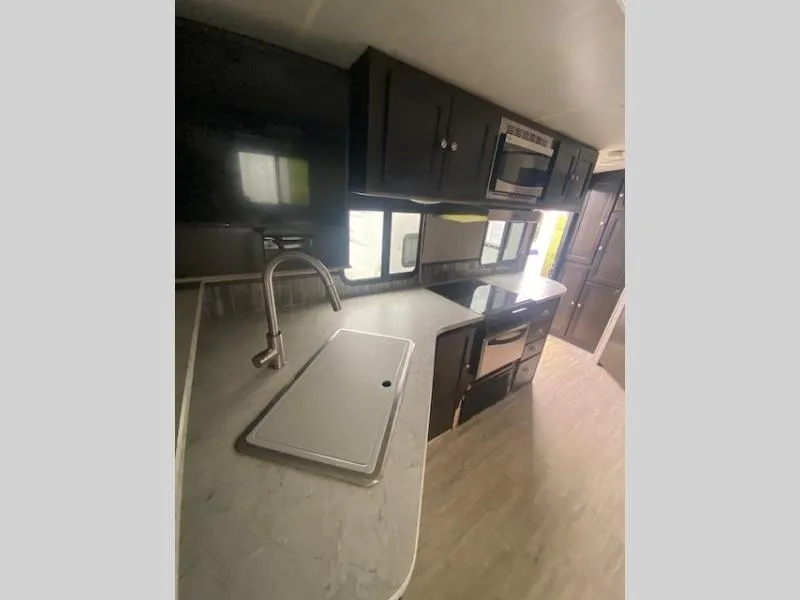 2022 Grand Design Imagine 2500RL - Photo 4