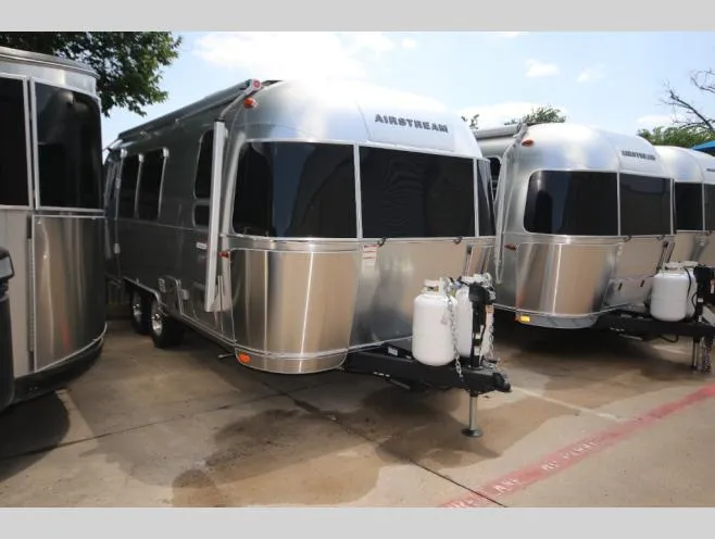 2026 Airstream International 23FB - Photo 3