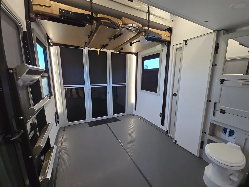 2026 Brinkley Model G 3520, Photos photo 10