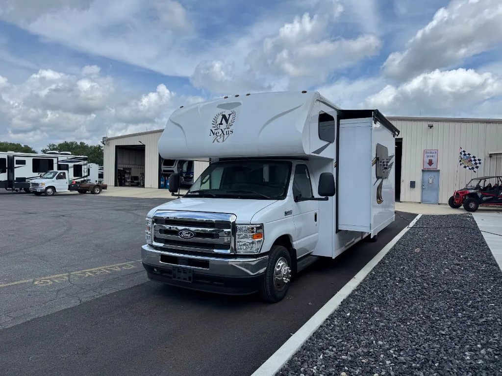 2026 Nexus Triumph 32T, Photos photo 7