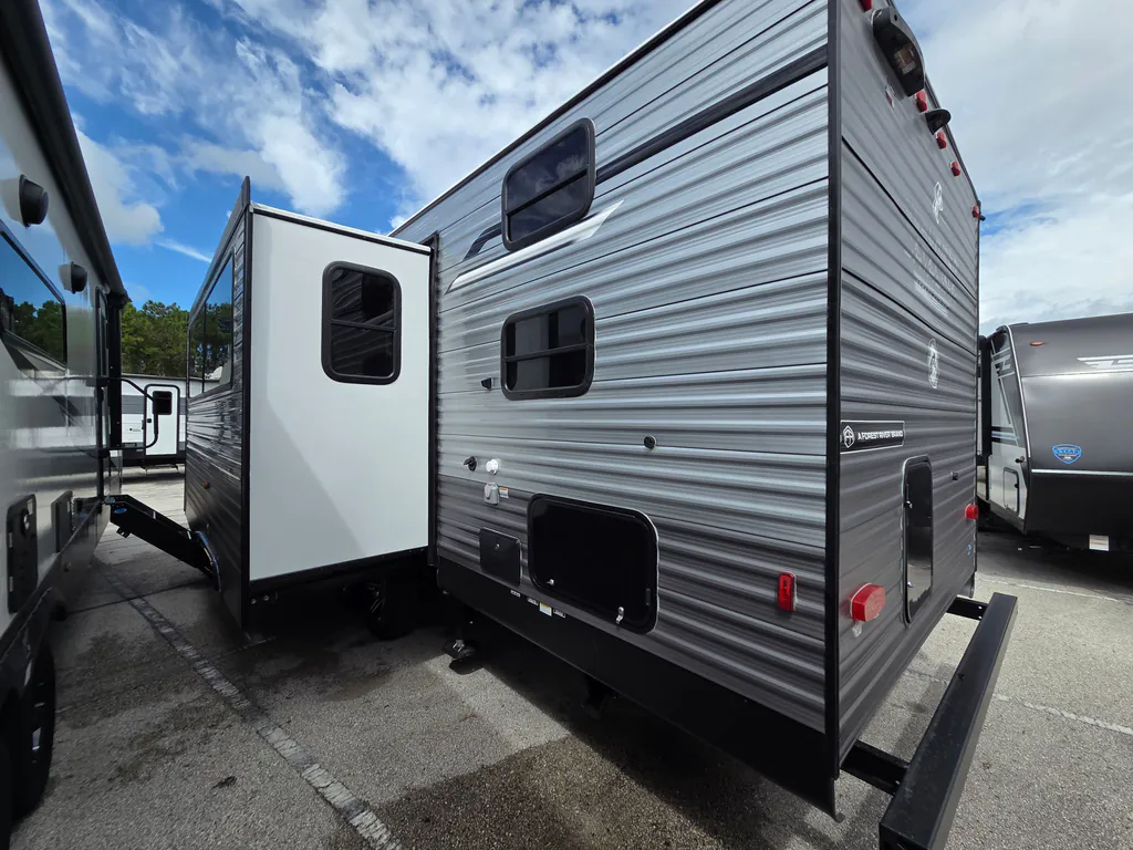 2026 Coachmen Catalina Legacy Edition 273DBHCK, Photos photo 5