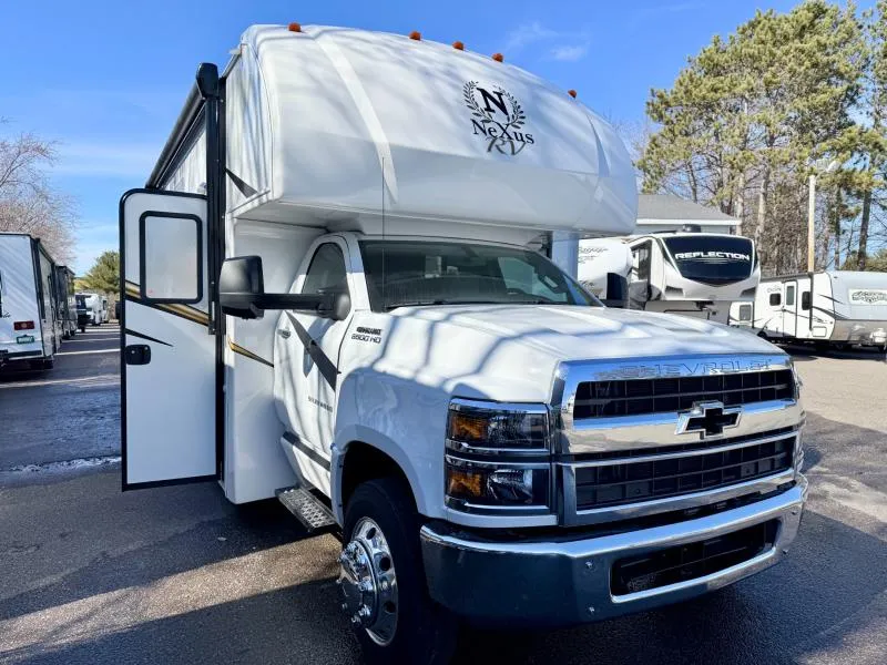 2024 Nexus Verrado 28S - Photo 2