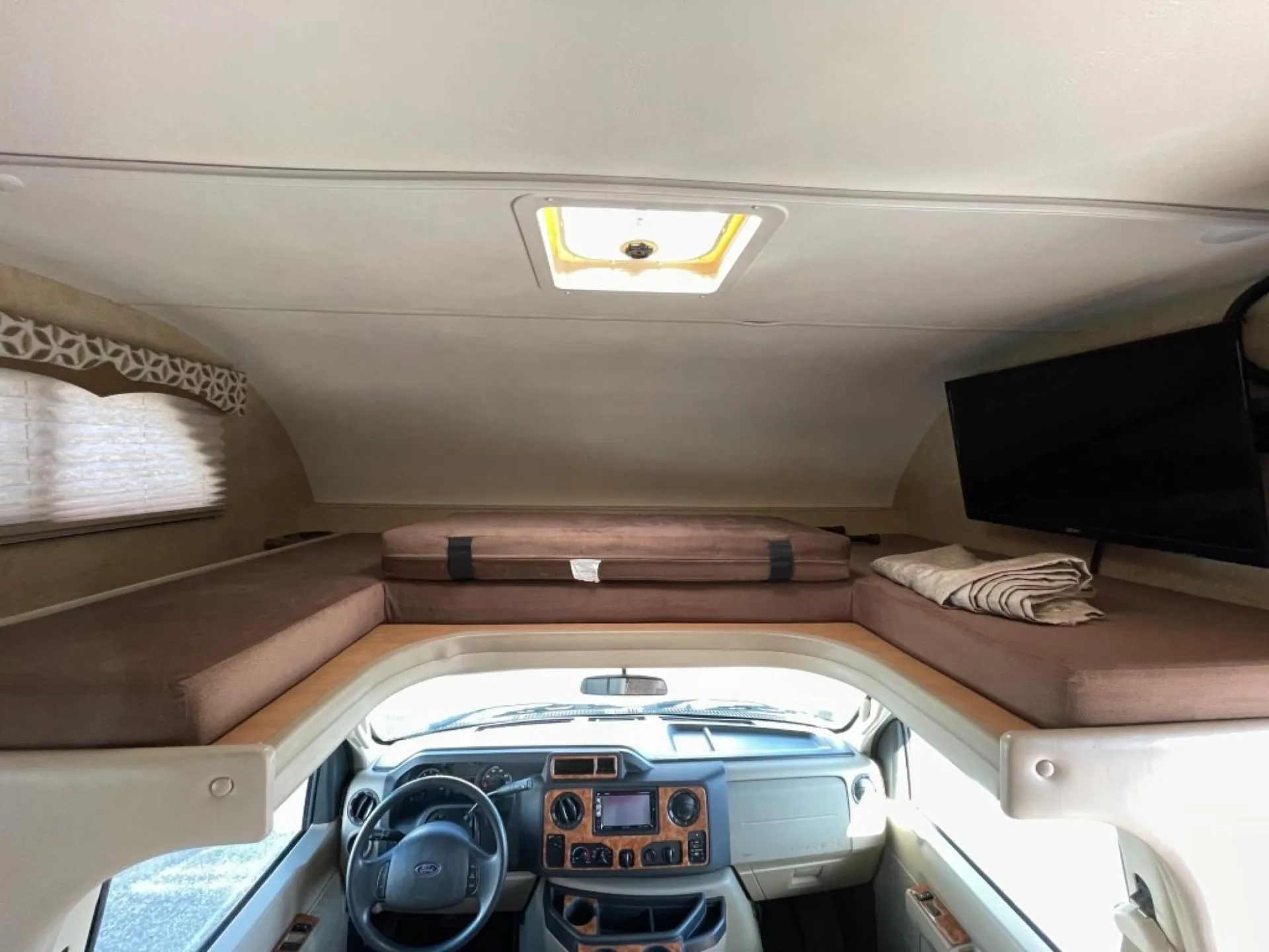 2016 Thor Motor Coach Four Winds 24C - Photo 4