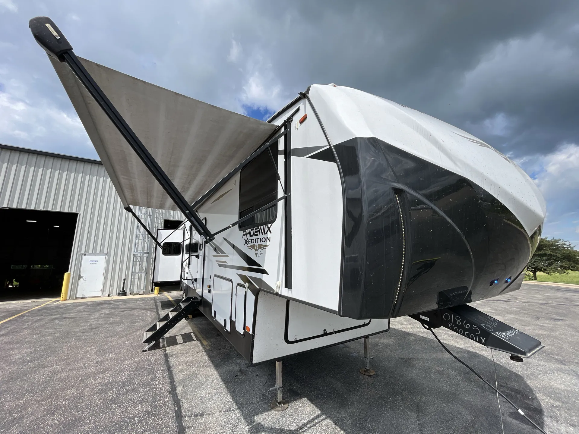2023 Shasta Phoenix 355FBX - Photo 2