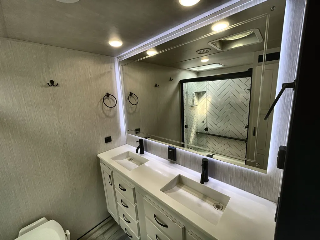 2022 Forest River Cedar Creek Champagne Edition 38EL, Photos photo 16