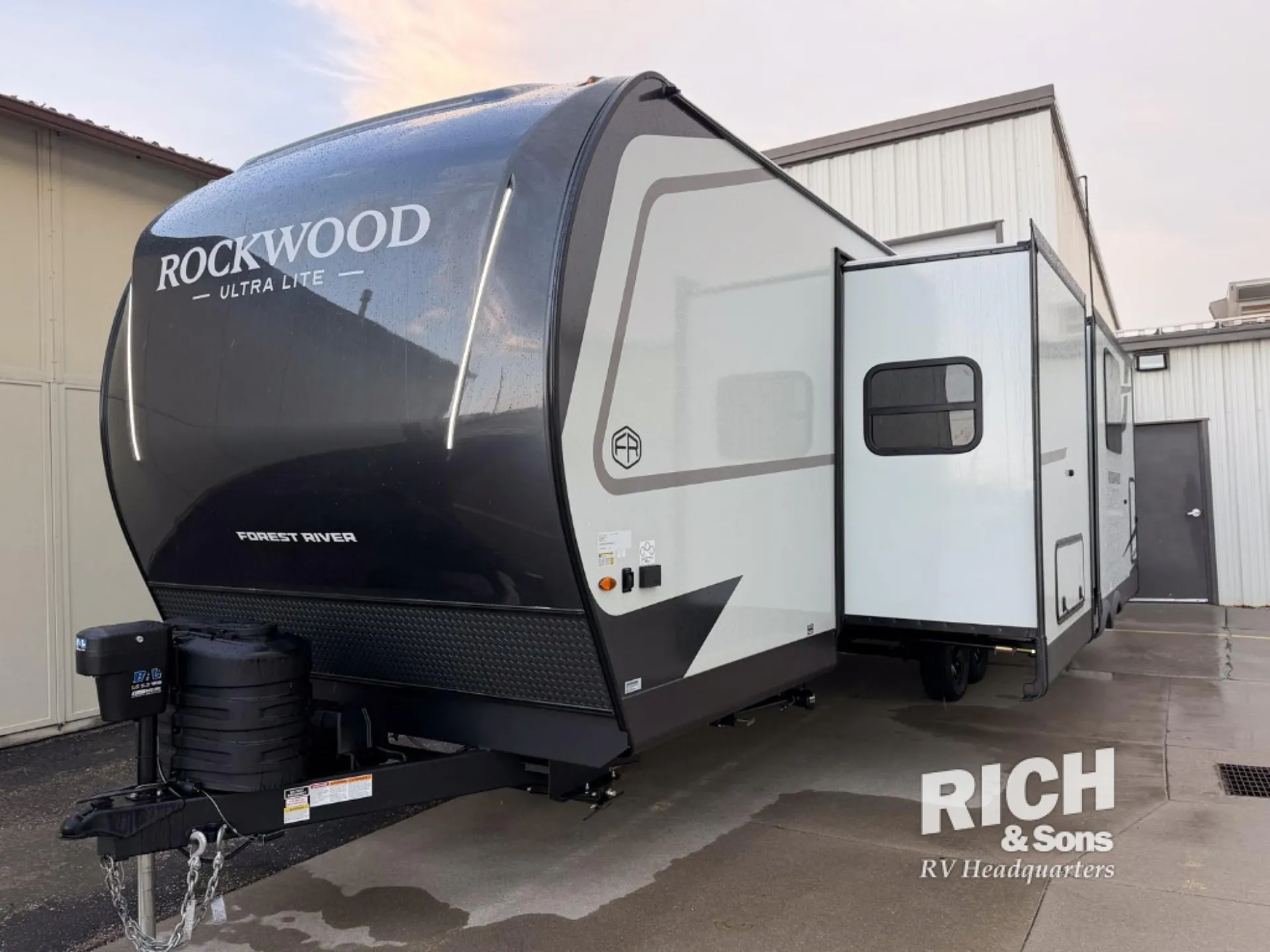 2027 Forest River Rockwood Ultra Lite 2711RK - Photo 4