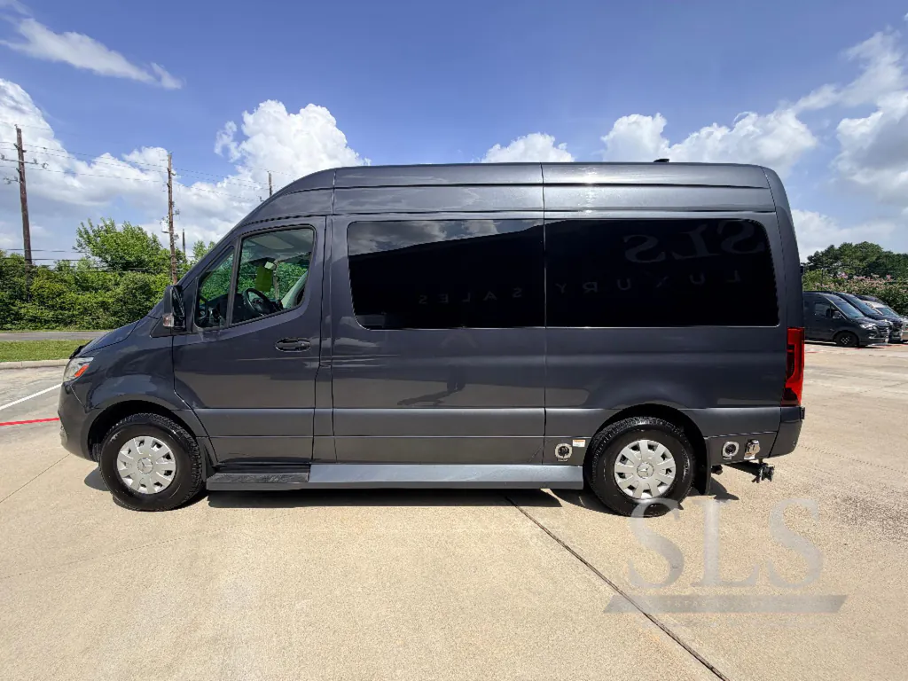 2024 Midwest Automotive Designs Luxe Cruiser D4, Photos photo 9