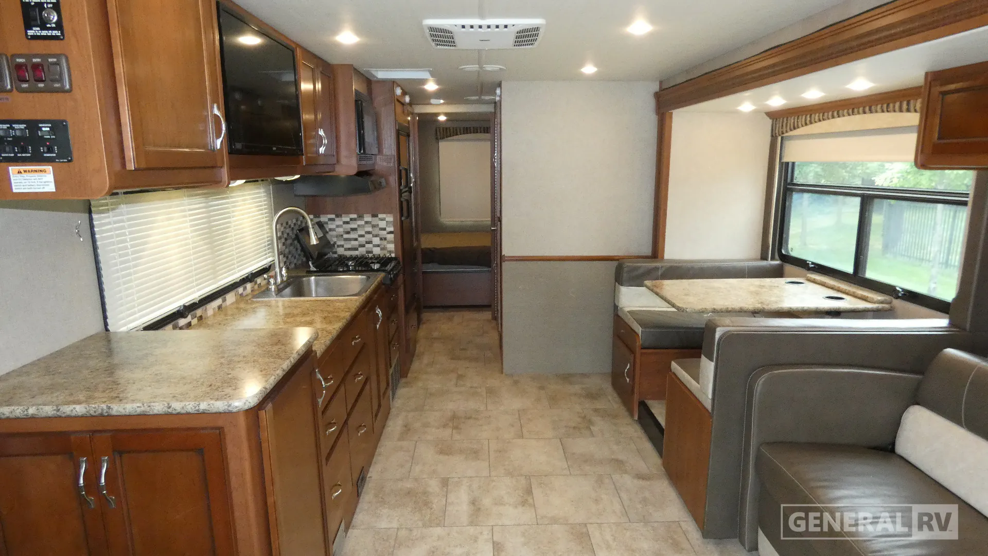 2016 Fleetwood Flair LXE 31W - Photo 3