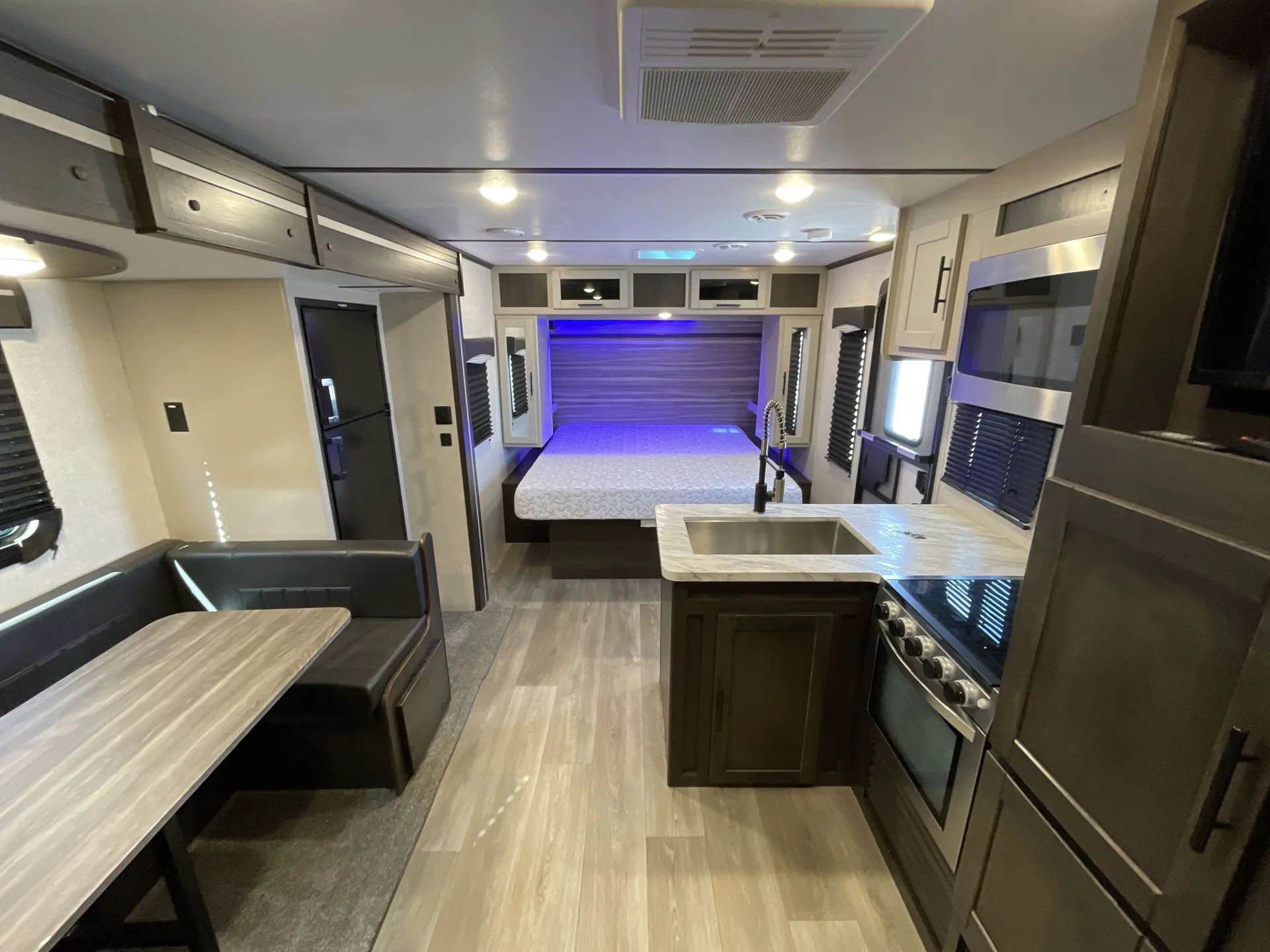 2021 CrossRoads Cruiser Aire CR22BBH — living area main