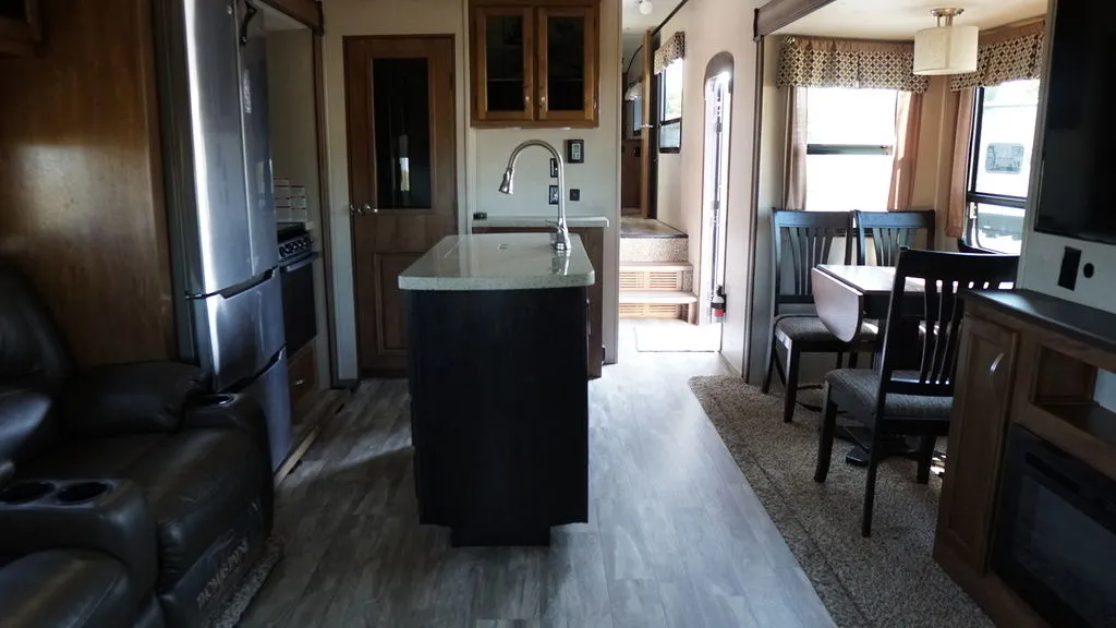2019 Coachmen Chaparral 392MBL - Photo 3