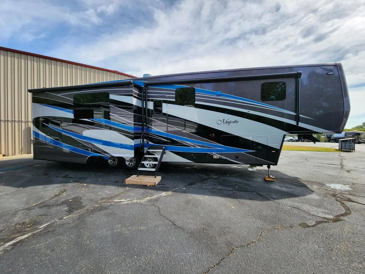 Majestic M37RK3S exterior