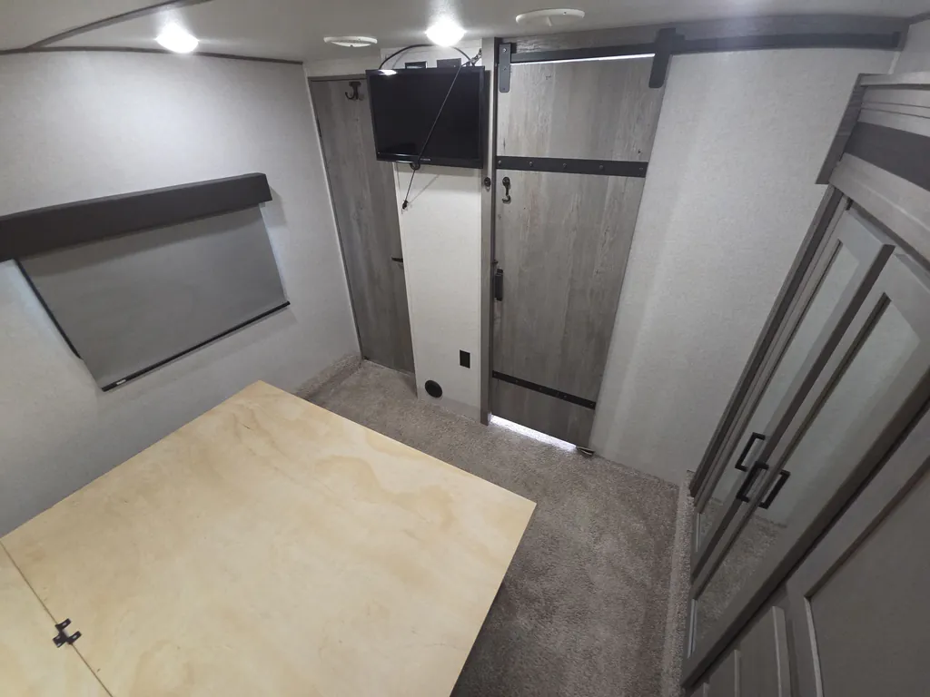 2020 Keystone Raptor 423, Photos photo 16