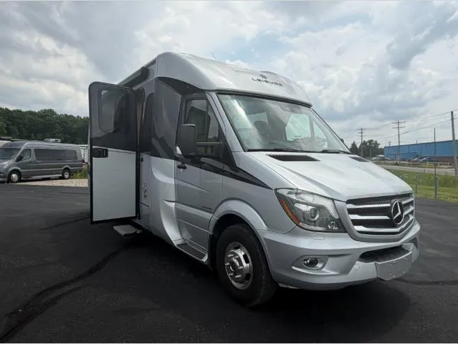 2017 Leisure Travel Unity 24TB - Main photo