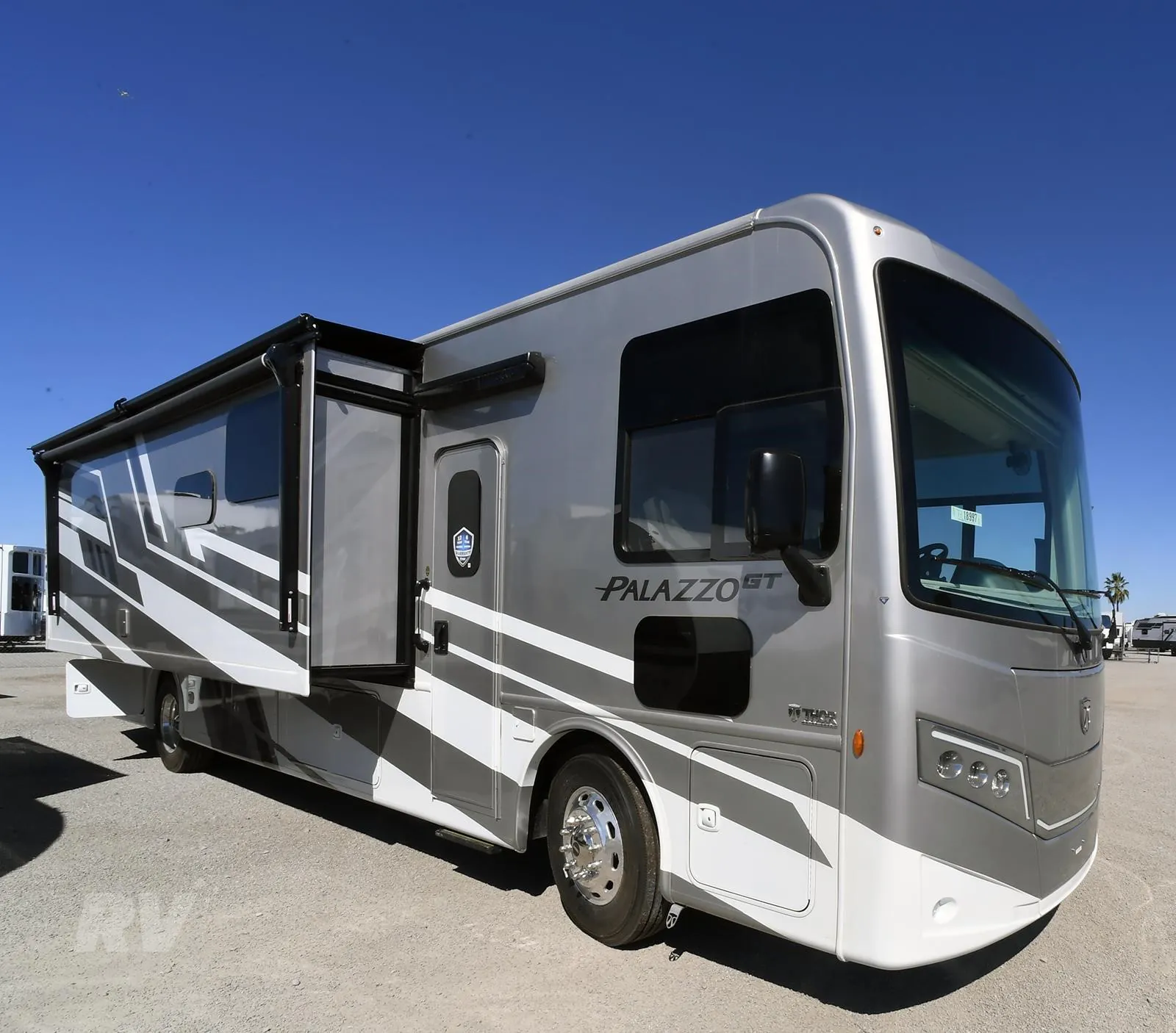 2026 Thor Motor Coach Palazzo GT 37.5 - Photo 3