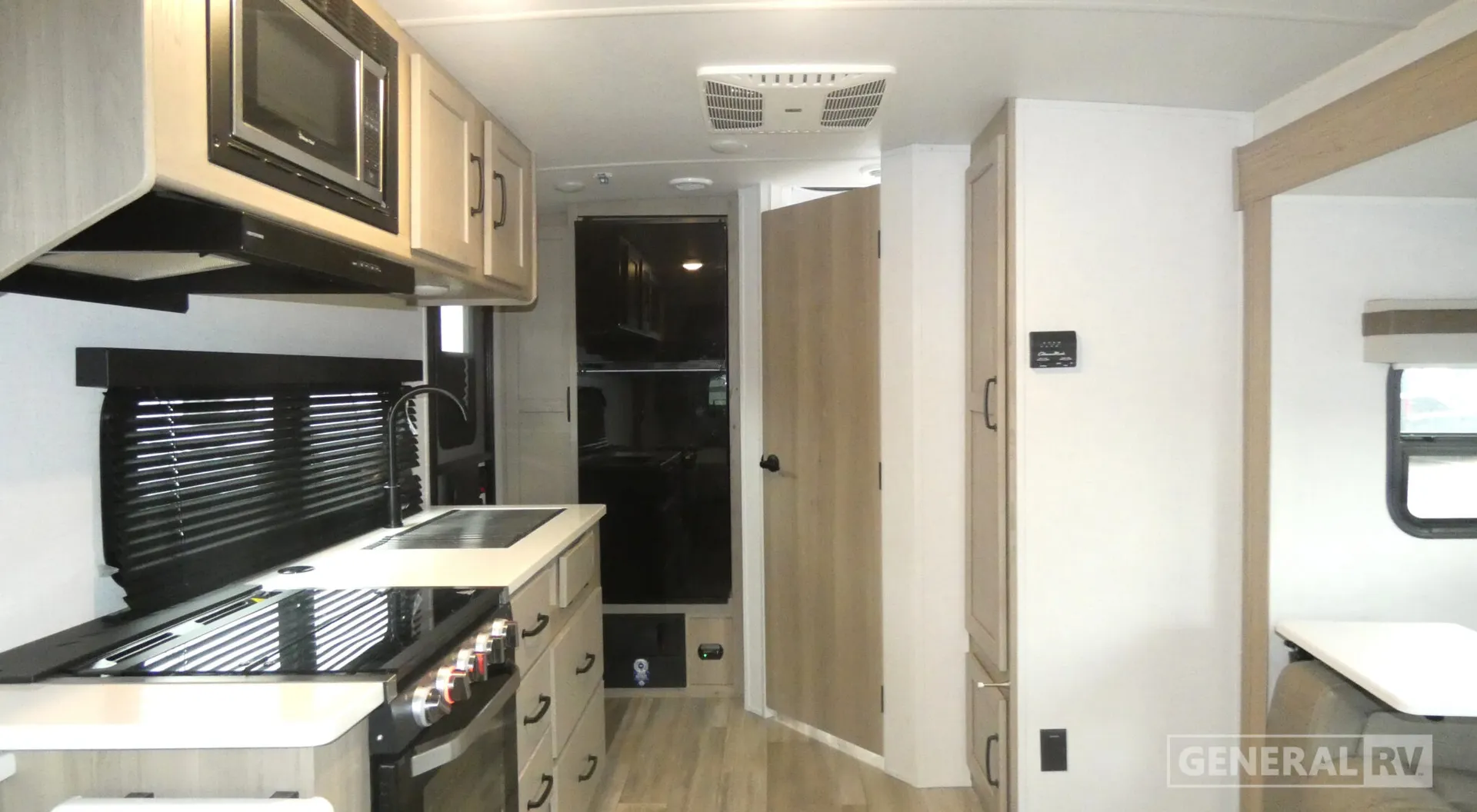 2024 Forest River Rockwood Mini Lite 2205S - Photo 3