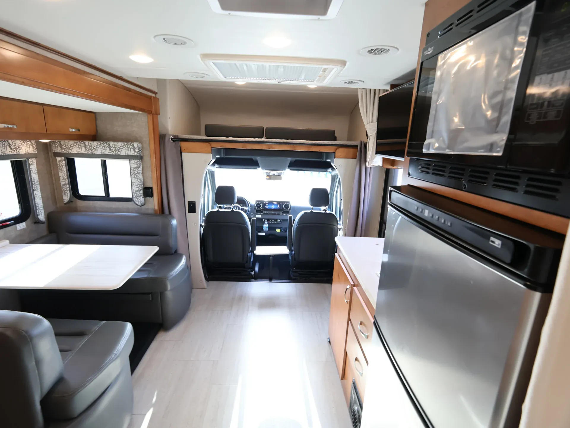 2022 Renegade RV Villagio 25FWC - Photo 4
