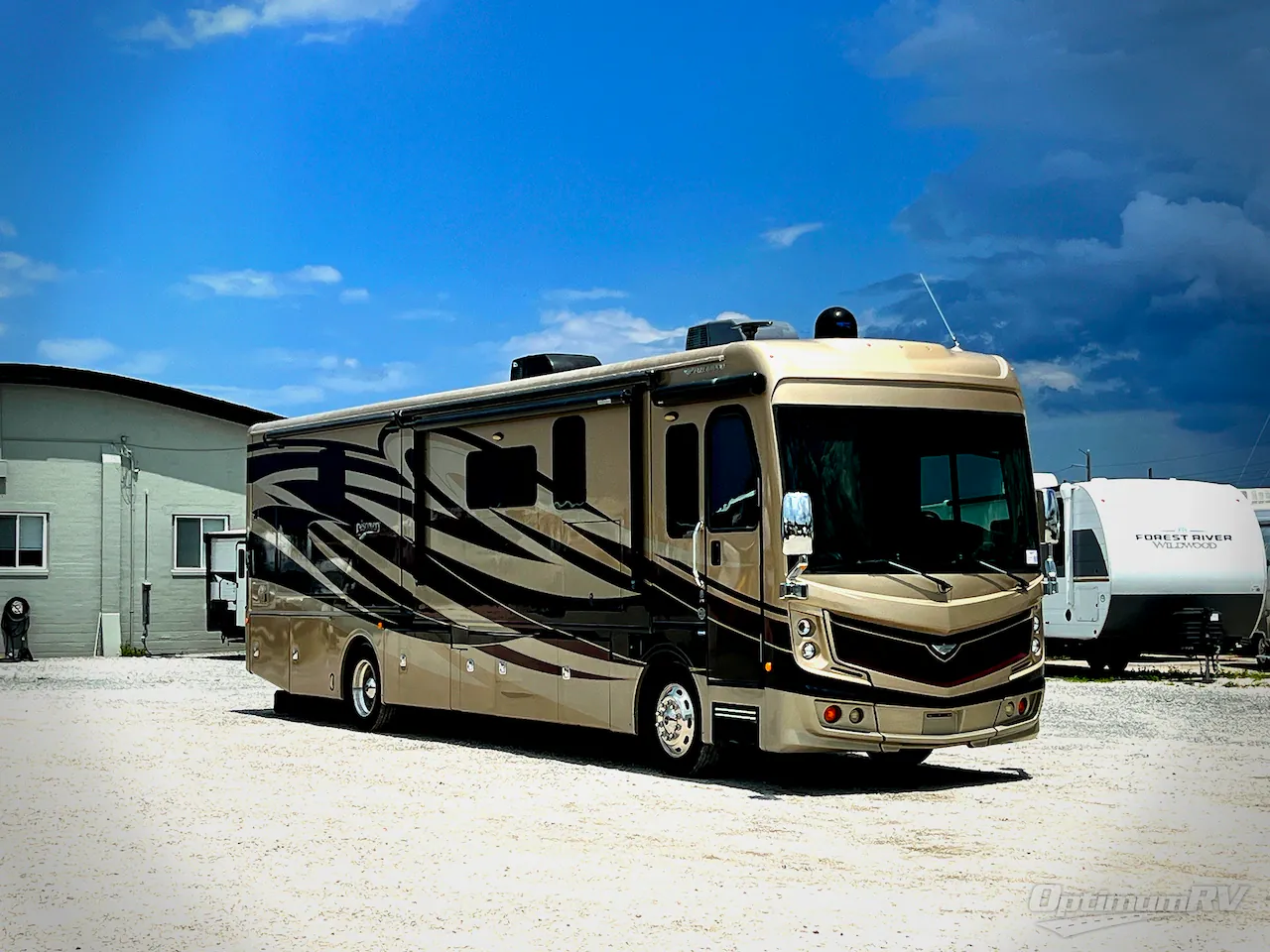 2017 Fleetwood Discovery 37R - Photo 2